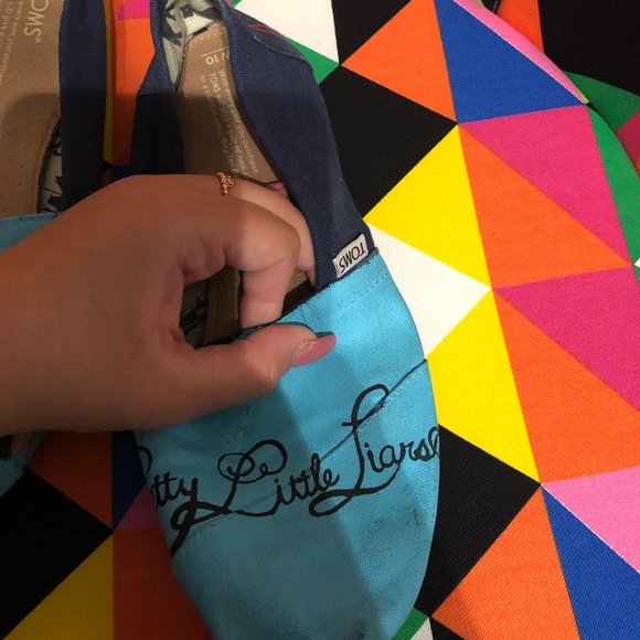 Pretty Little Liars Custom Painted Toms - Picture 4 of 7
